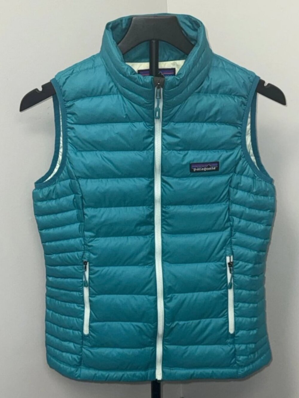 Patagonia Women’s Turquoise Down Full Zip Vest S